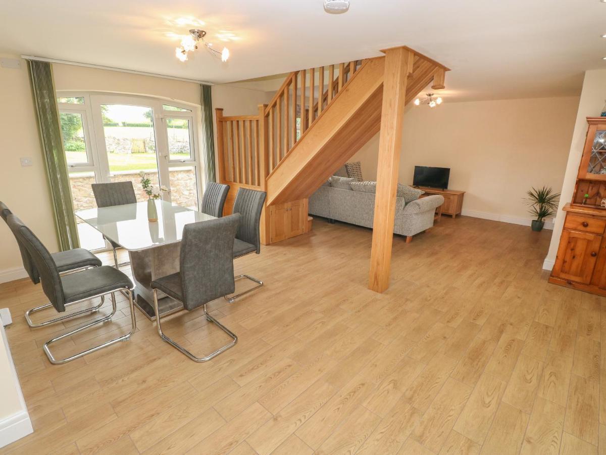 Woodpecker Barn Villa Pontyclun Bagian luar foto