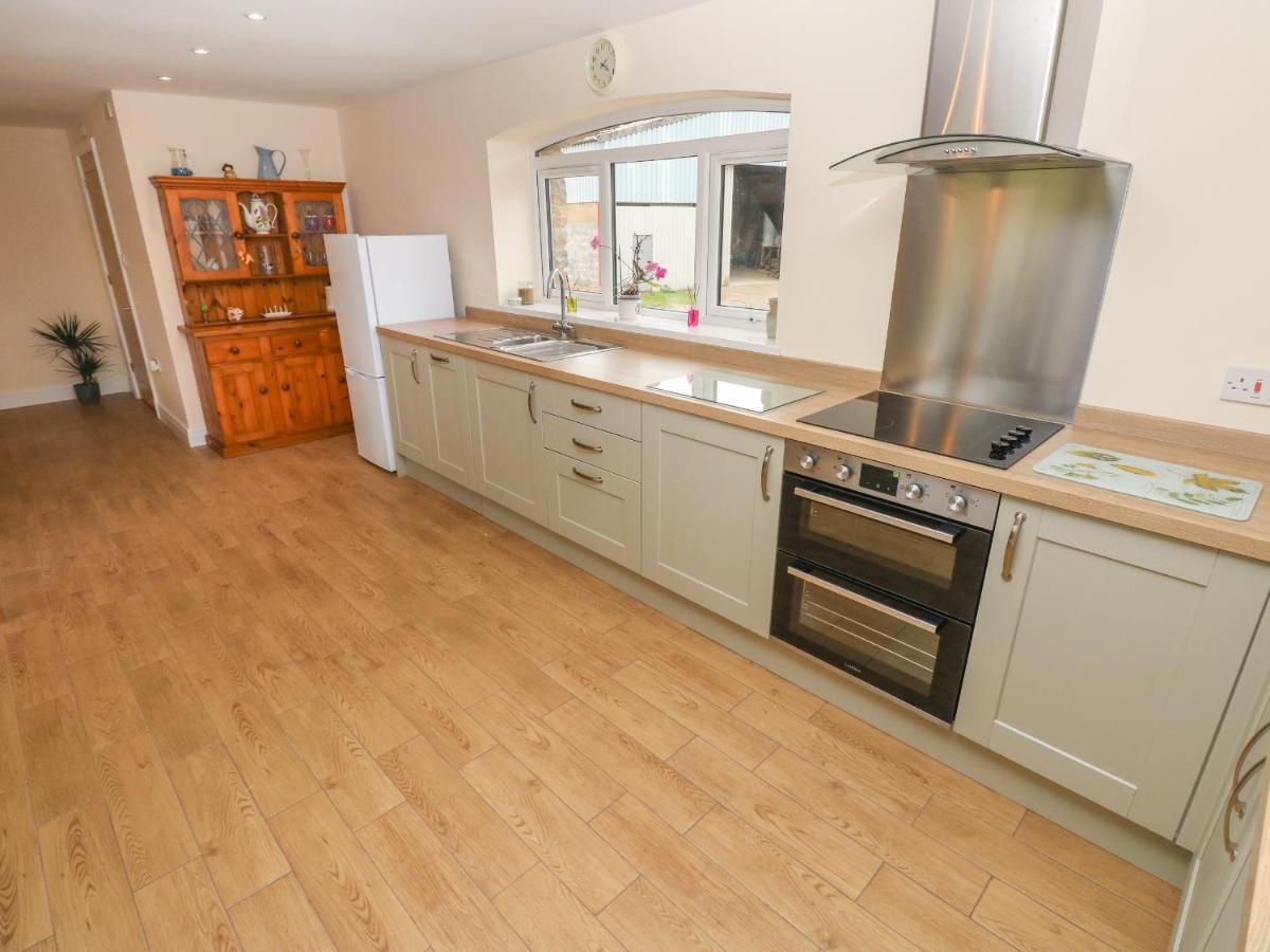 Woodpecker Barn Villa Pontyclun Bagian luar foto