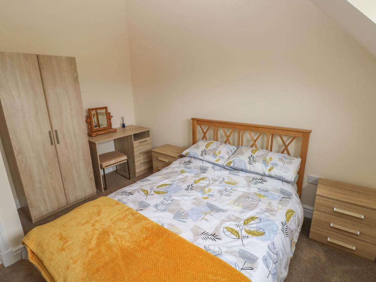 Woodpecker Barn Villa Pontyclun Bagian luar foto