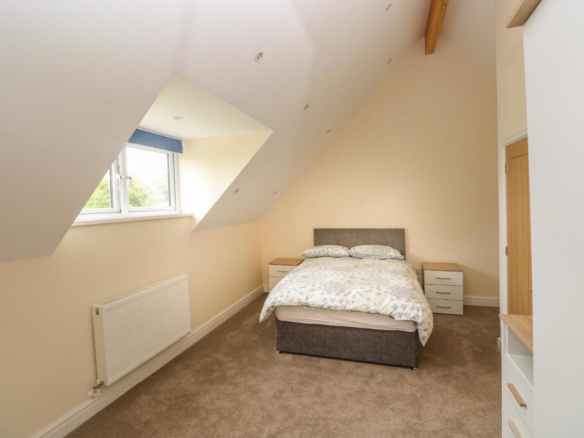 Woodpecker Barn Villa Pontyclun Bagian luar foto