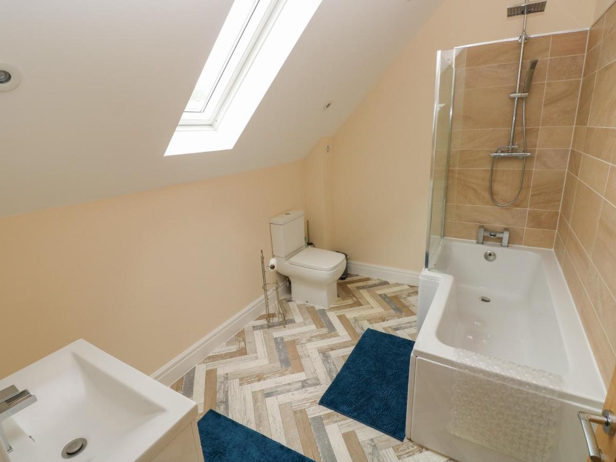 Woodpecker Barn Villa Pontyclun Bagian luar foto